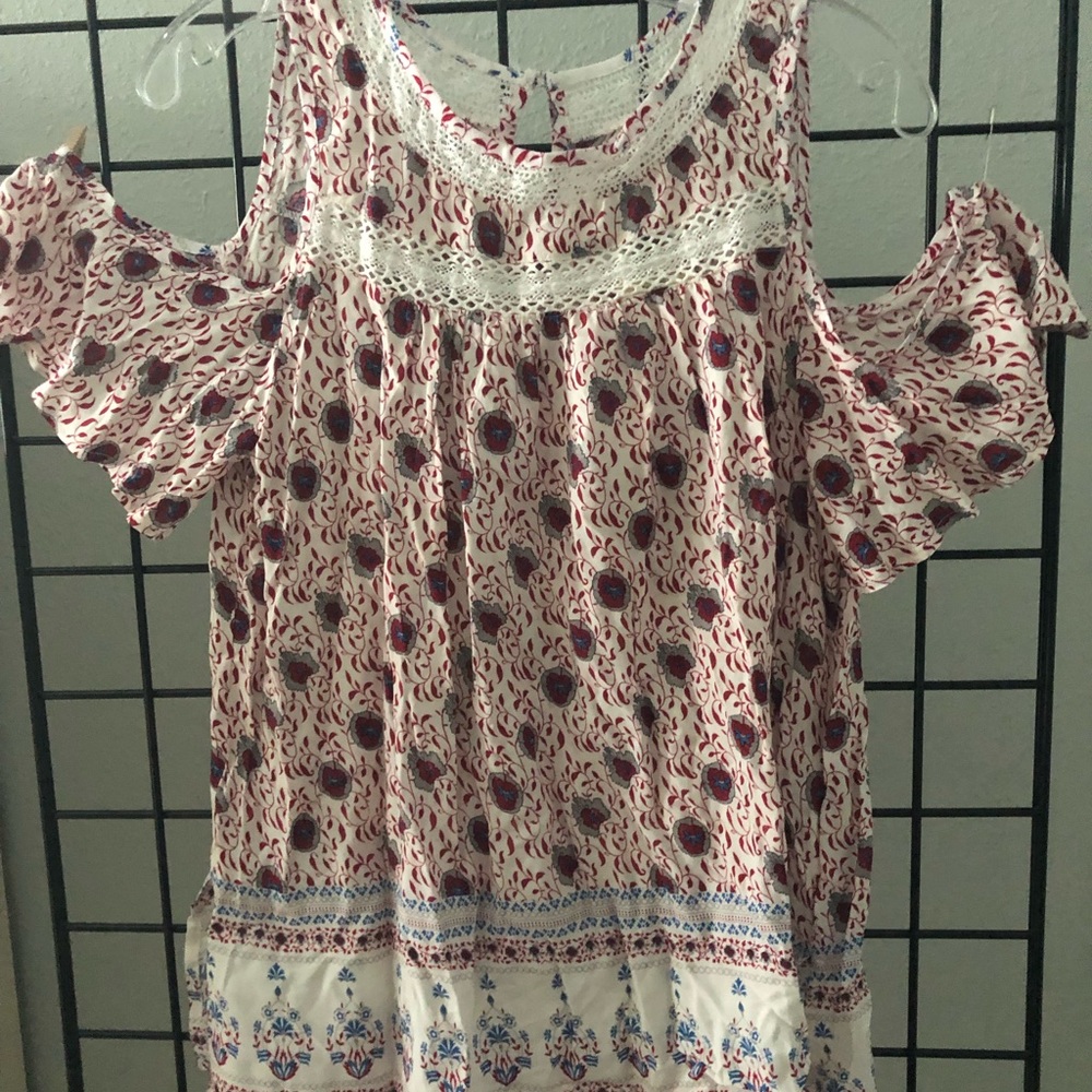 Cold shoulder summer top